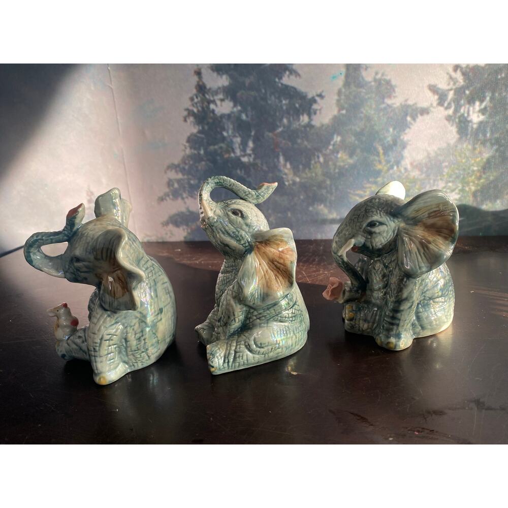 Vintage Ceramic Elephant Figurines - Set of 3 - Adorable Sitting Poses - Picture 2 of 7